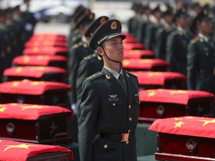 Солонгосын дайнд амь үрэгдсэн 117 хятад цэргийн шарилыг хүлээлгэн өглөө