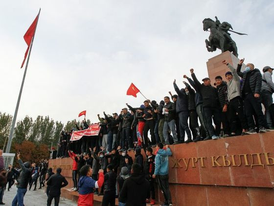 Киргизийн парламент хуралдаж, шинэ засгийн газраа хэлэлцэнэ