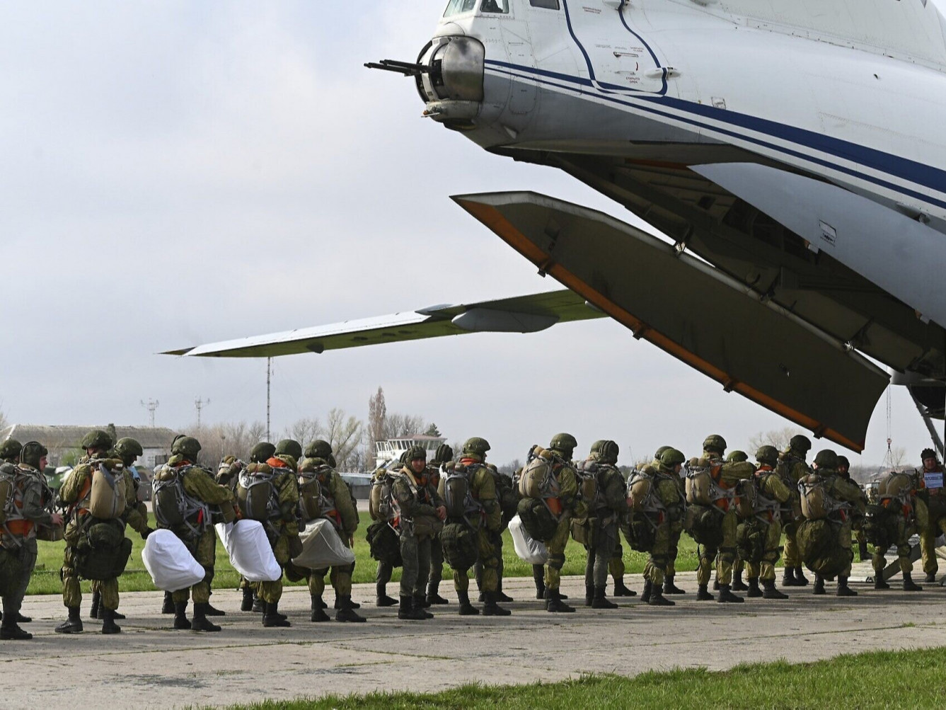 ОХУ Украины хилийн бүсээс цэргүүдээ татна гэж мэдэгдлээ