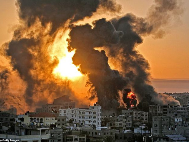 Гурван өдрийн хугацаанд Израиль руу 1500 пуужин харваж,  Газын зурваст 65 хүн амь үрэгдээд байна