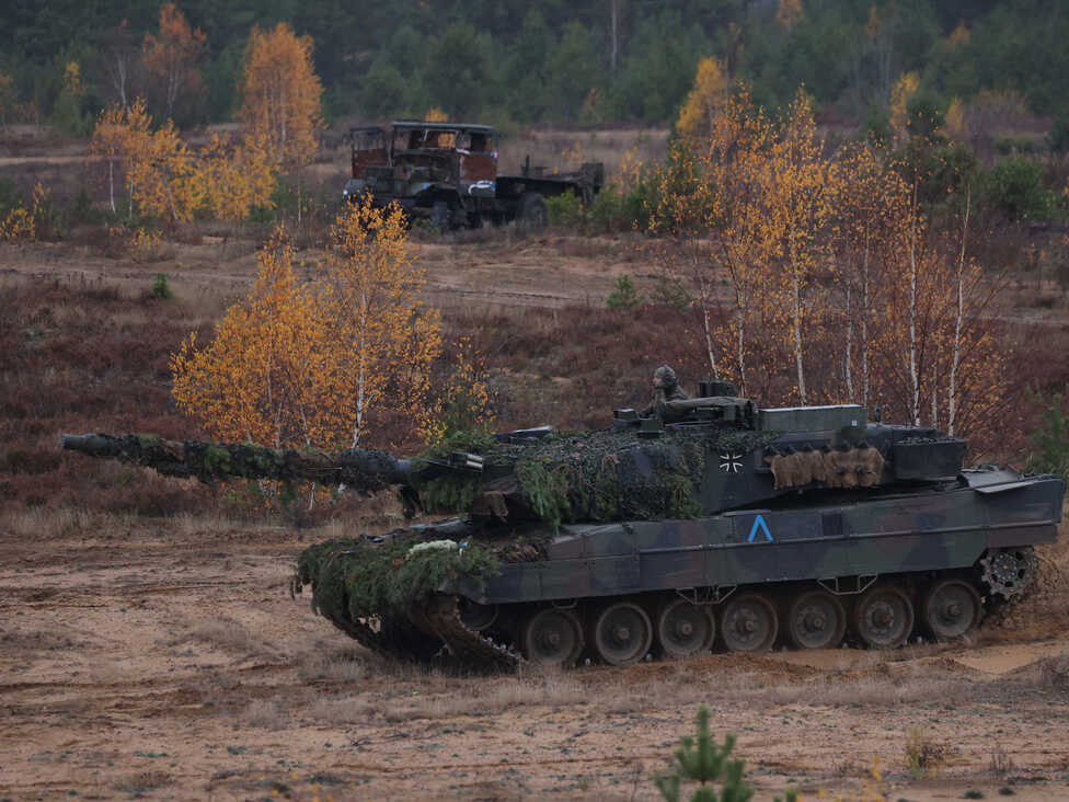 Герман улс "ирвэс-2" танкнуудаа Украинд өгч байгаа нь Оросын цэргүүдийг үхэлд хүргэнэ гэж ОХУ-ын элчин мэдэгджээ
