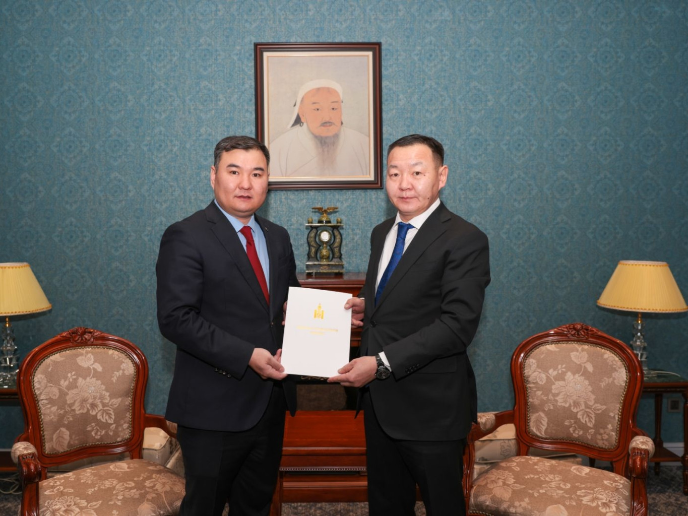 Монгол улсаас БНХАУ-ын Шанхай хотод суух ерөнхий консул Д.Болдод консулын патент гардуулжээ