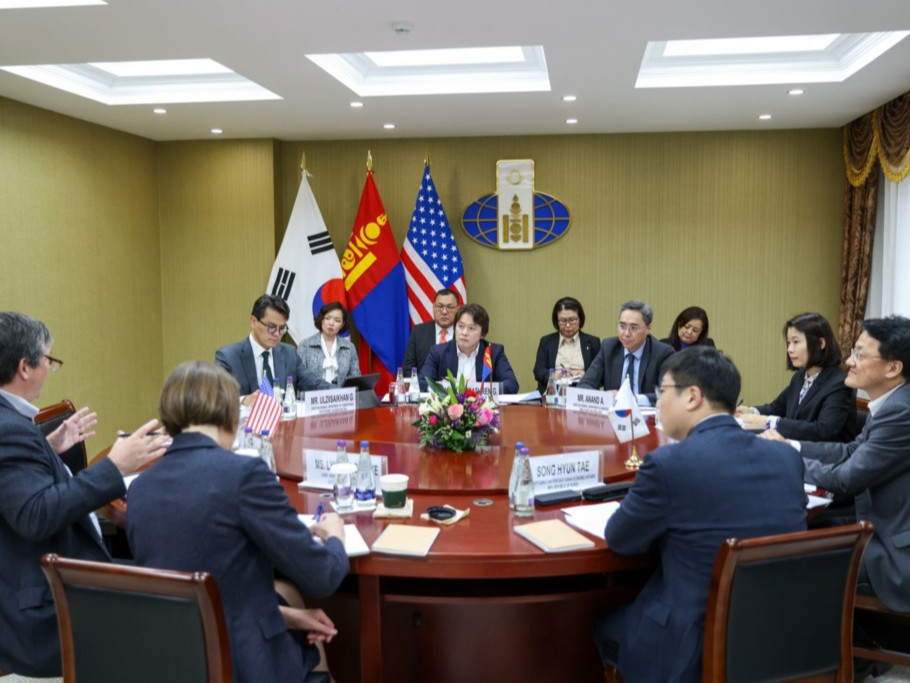 Монгол Улс, БНСУ, АНУ-ын гурван талт анхдугаар уулзалт болжээ