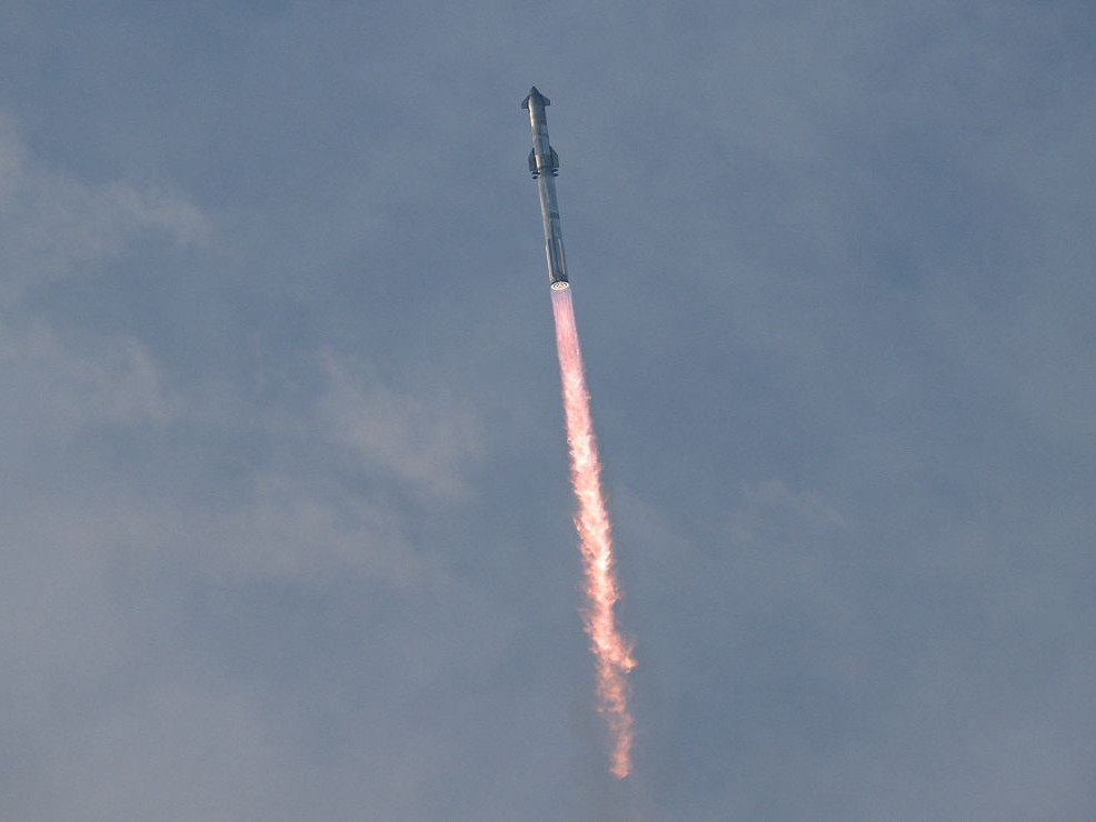 ВИДЕО: “SpaceX”-н бүтээсэн “Starship” пуужин гурав дахь туршилтаараа 26 мянган км цаг хурдалжээ