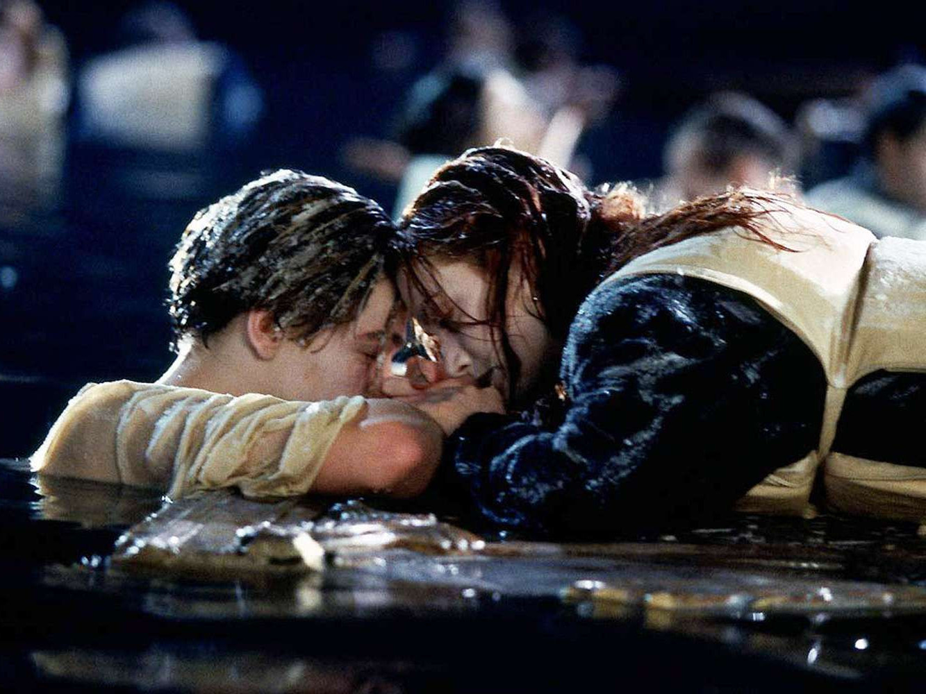 ВИДЕО: “Titanic” киноны гол дүрийн бүсгүй Рөүзийг аварсан хаалга 700 гаруй мянган доллараар зарагджээ