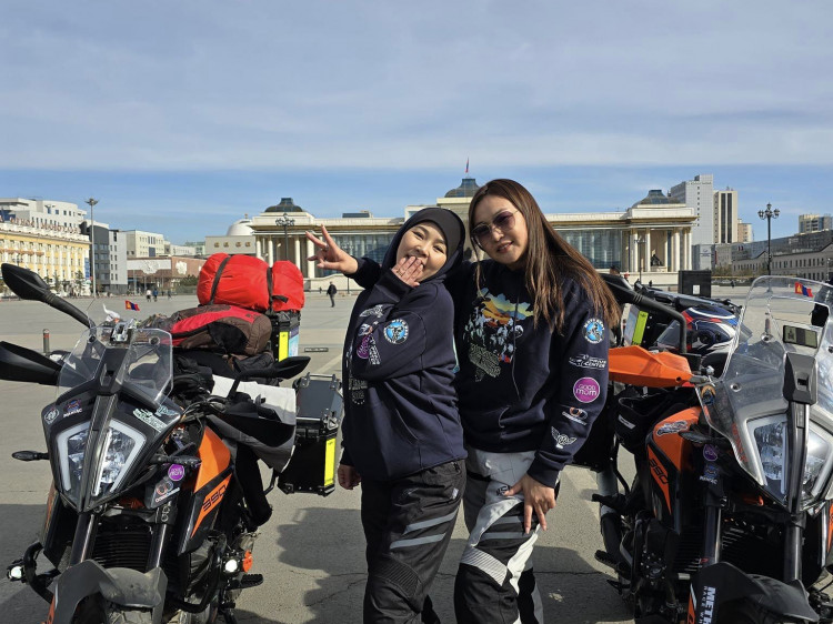 ВИДЕО: Н.Оргилмаа, Э.Эрдэнэчимэг нар арван улс дамнах мотоциклтой аяллаа эхлүүлэхээр төв талбайгаас хөдөллөө 
